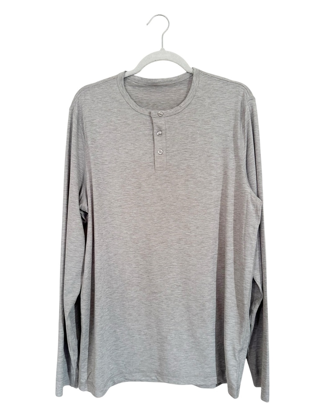 Vuori Men’s Ease Performance Henley LS Style #V194 Grey Heather Size Large EUC